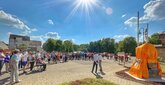 Numerous visitors gathered at the Adolf Zimmermann Square